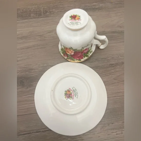 Royal Albert Old Country Roses Demitasse Cup and Saucer Set Floral England - Picture 5 of 8